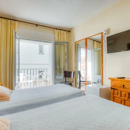 Restaurante El Roser Гостевой дом Ля Эскала