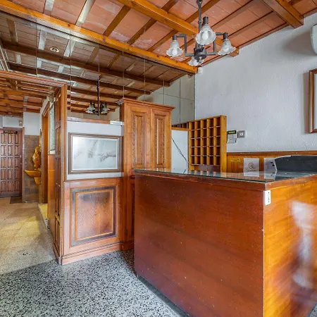 Restaurante El Roser بيت ضيافة