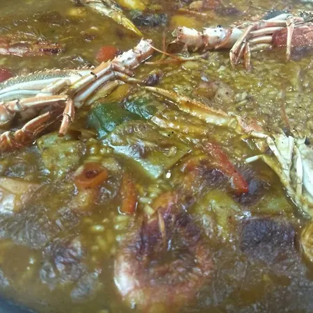 Restaurante El Roser بيت ضيافة *