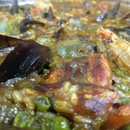Restaurante El Roser بيت ضيافة