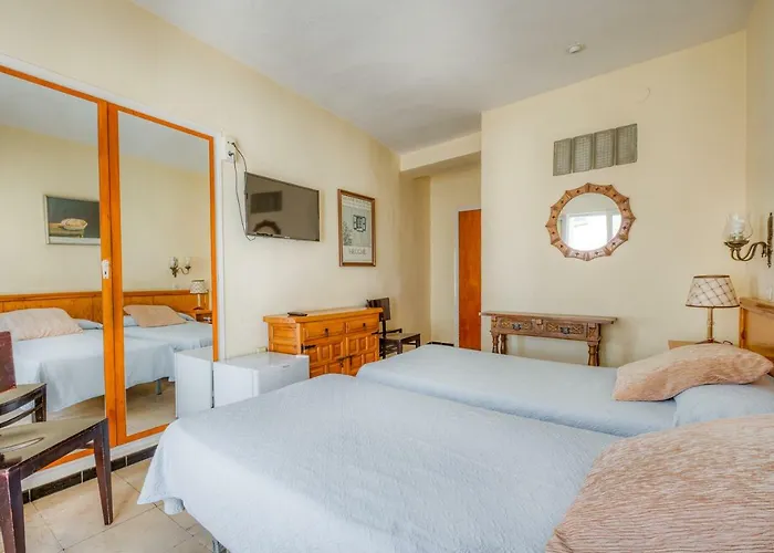 Restaurante El Roser בית הארחה L' Escala